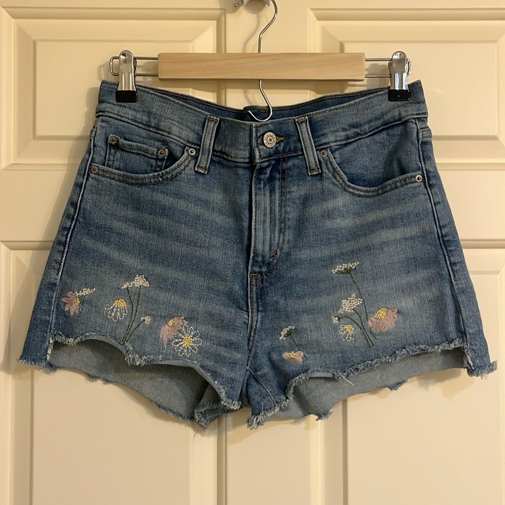 Levi’s Denim Shorts (size 29)